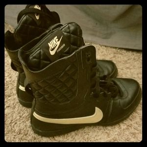 Nike high tops black n gold